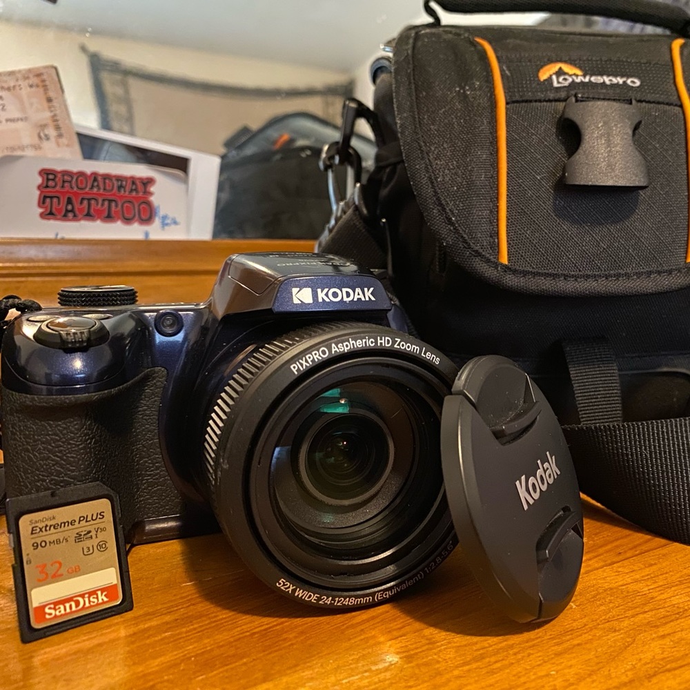 Kodak Picpro Az528 Astro Zoom-52X IS wide angle-year made 2020. Plus other items